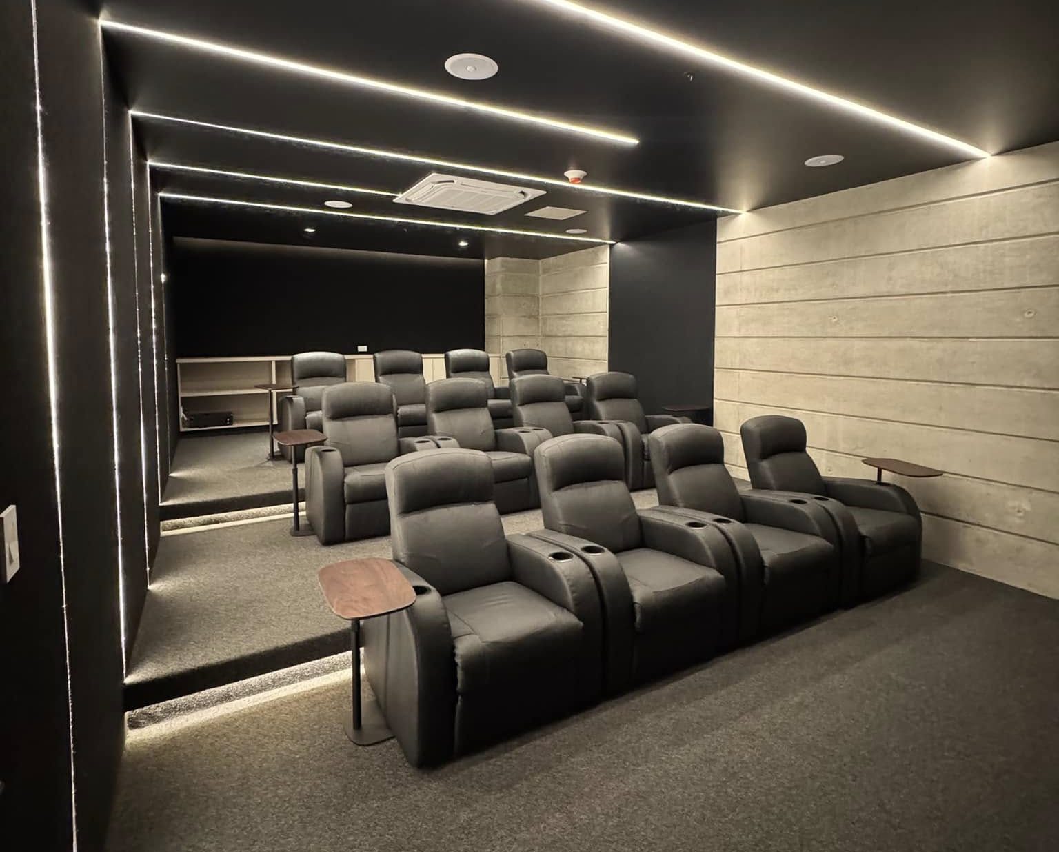 Estrene Lujo - Blue Team Realty